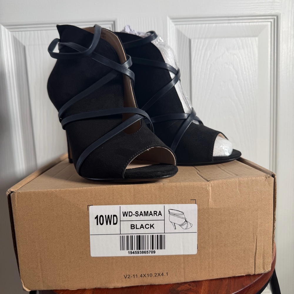 Journee Collection Black Open Toe Stiletto Heels W/ Navy Leather Straps Wide Fit